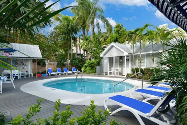 Lennon's Lodge Key West | Center Court Key West